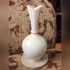 Classic Lenox Bud Vase, Ivory With 24K Gold Trim